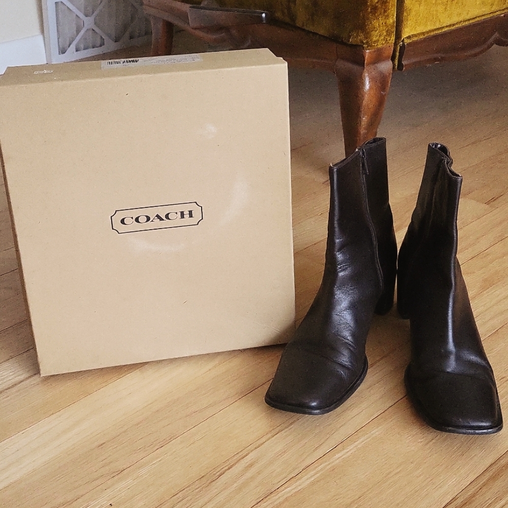 Women's dark brown short boots